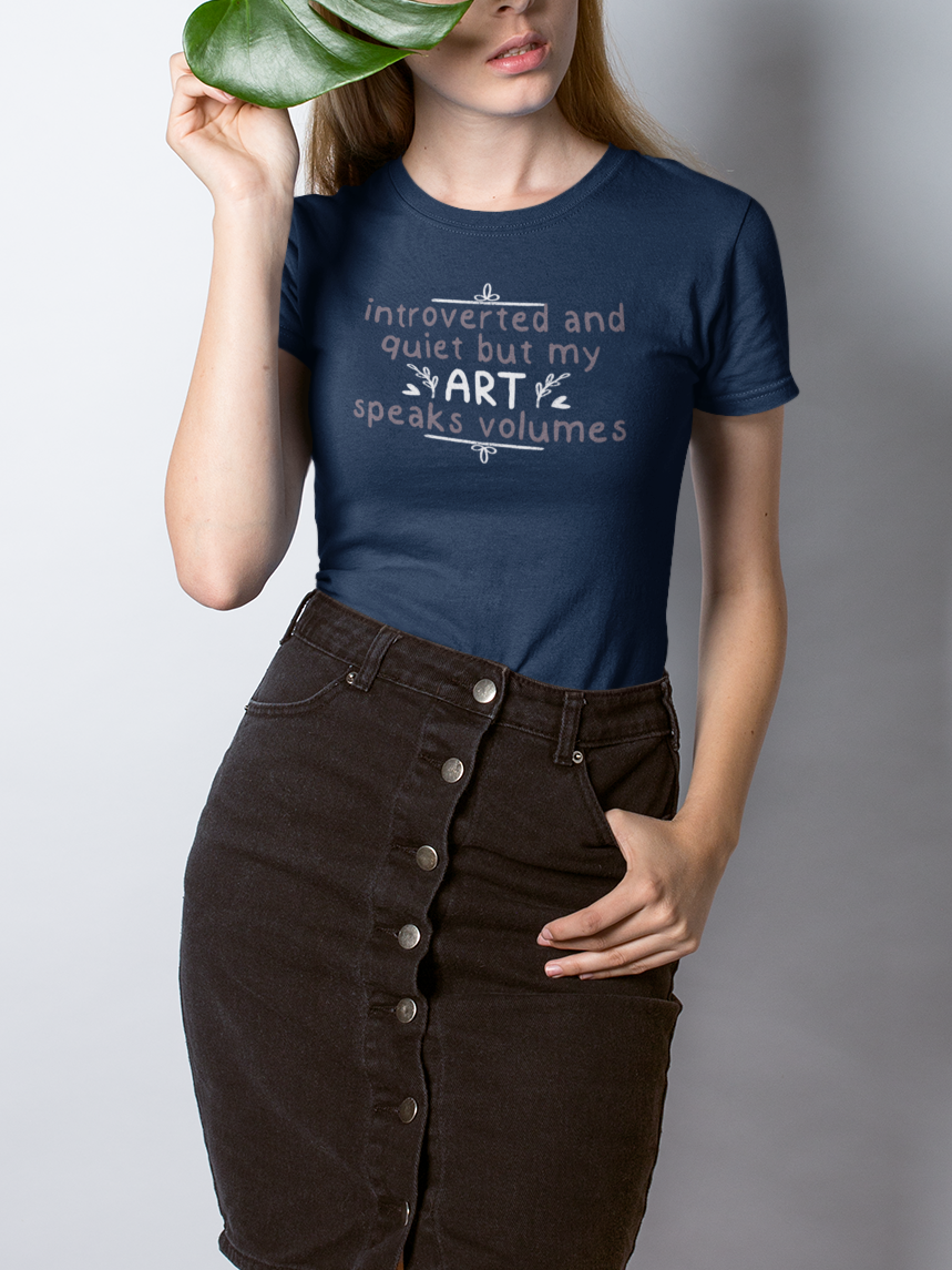 "Introvertiert und ruhig, aber meine Kunst spricht Bände" Damen T-Shirt